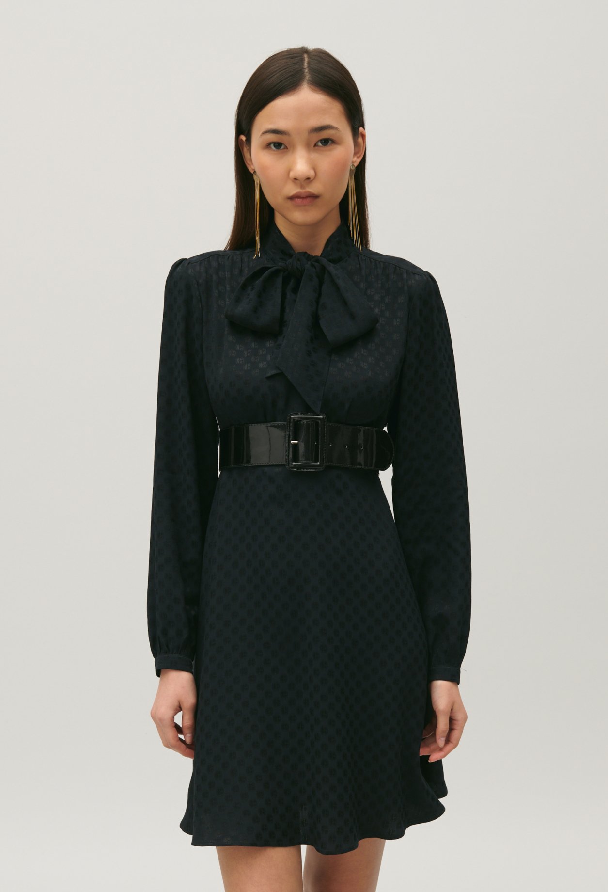 Robe col lavalli&egrave;re noire