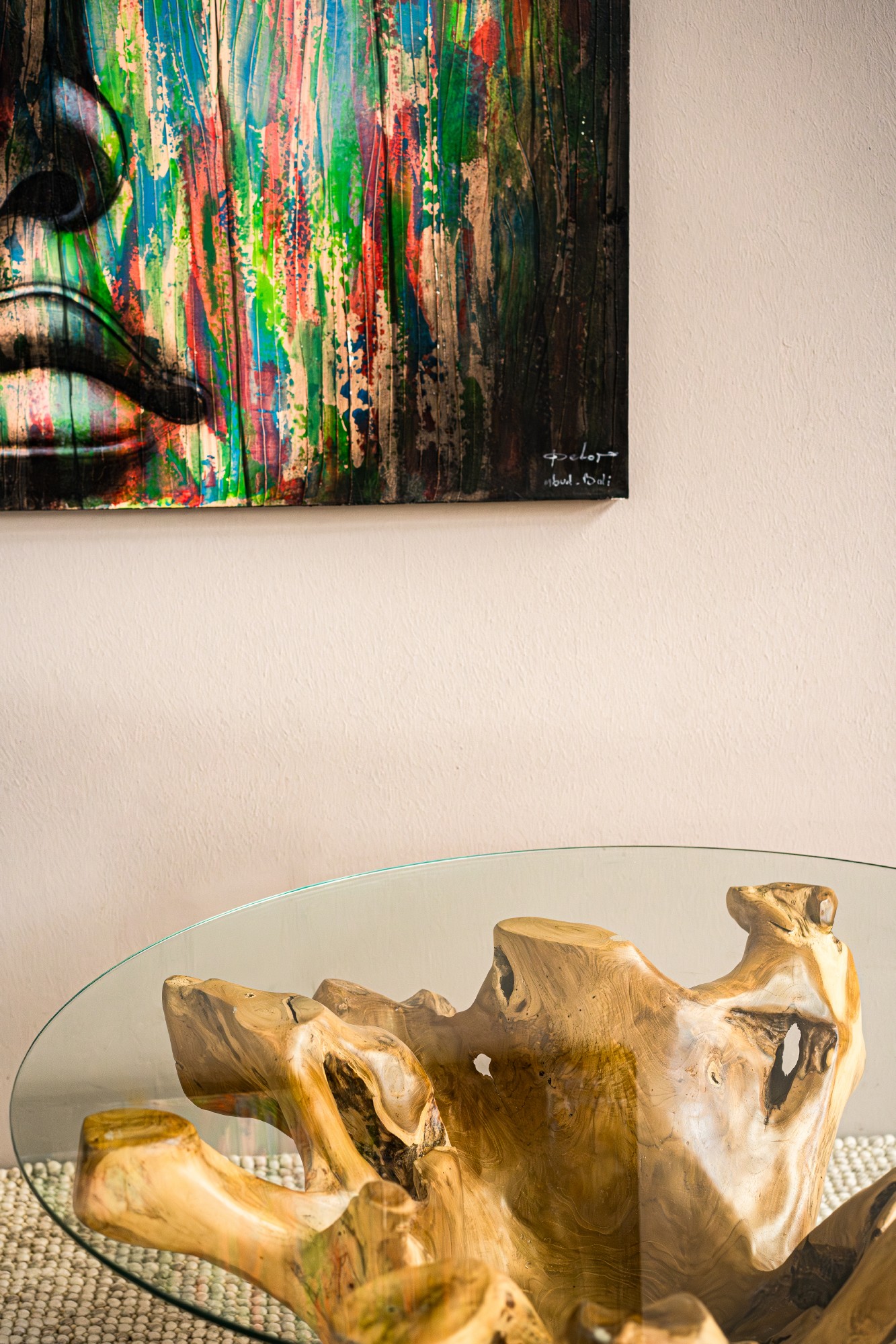 Wurzelholz-Couchtisch 'Krebong', mit Glasplatte, Ø 110 cm, H 50 cm von fischer's lagerhaus