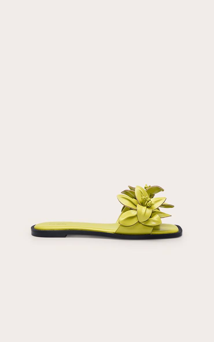 Chartreuse Sandale Plate En Synthétiquecuir Avec Détail Fleur