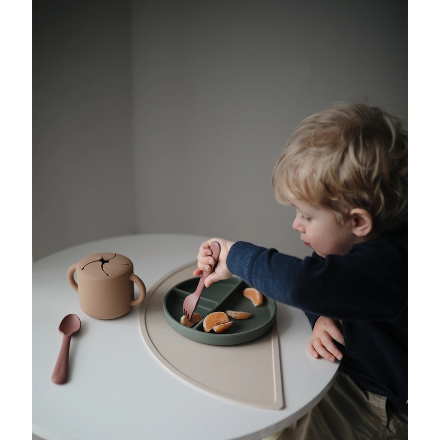 mushie Silikonteller mit Saugfuß Cambridge Blue