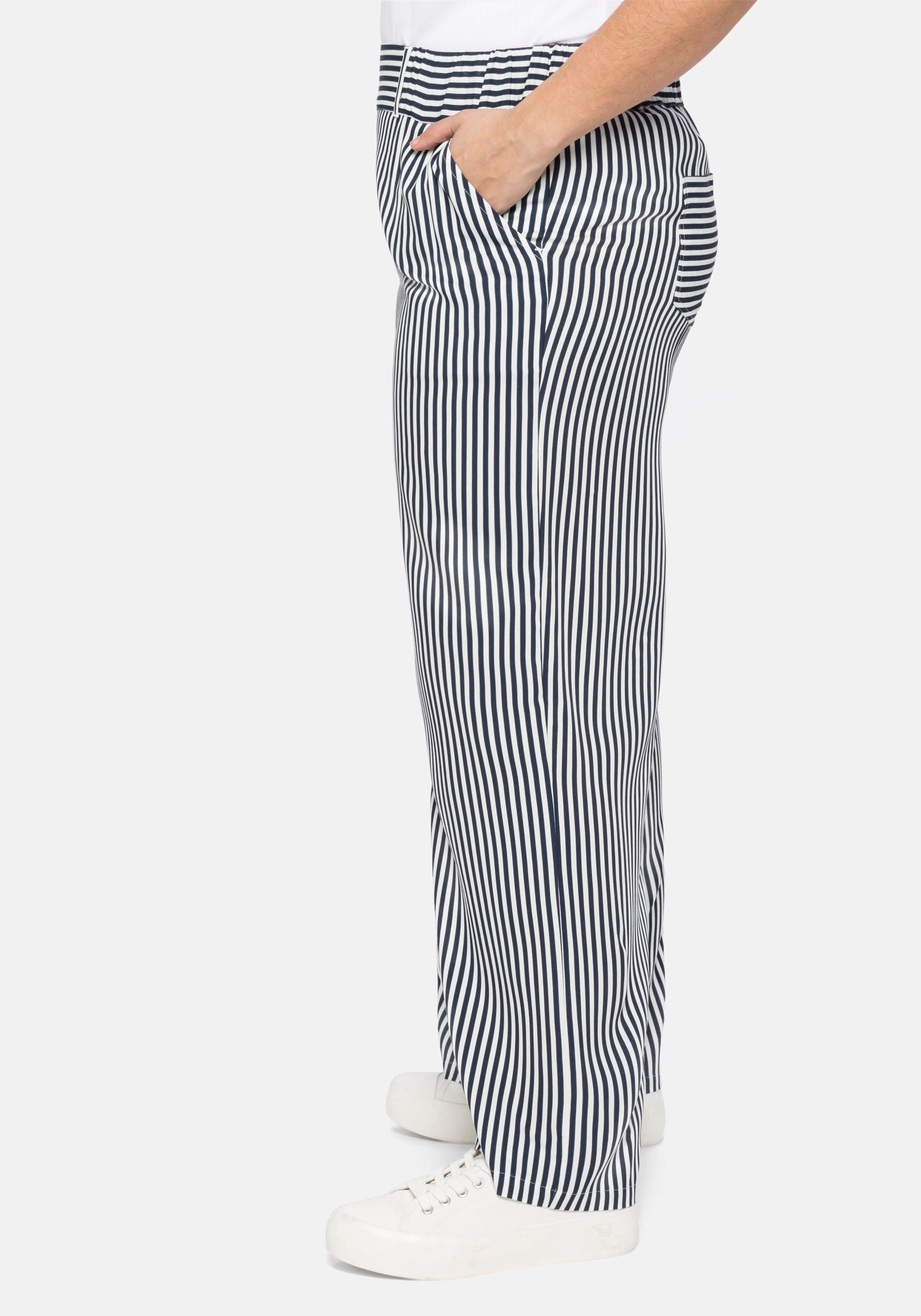 Weite Hose mit Alloverdruck und Schlupfbund
