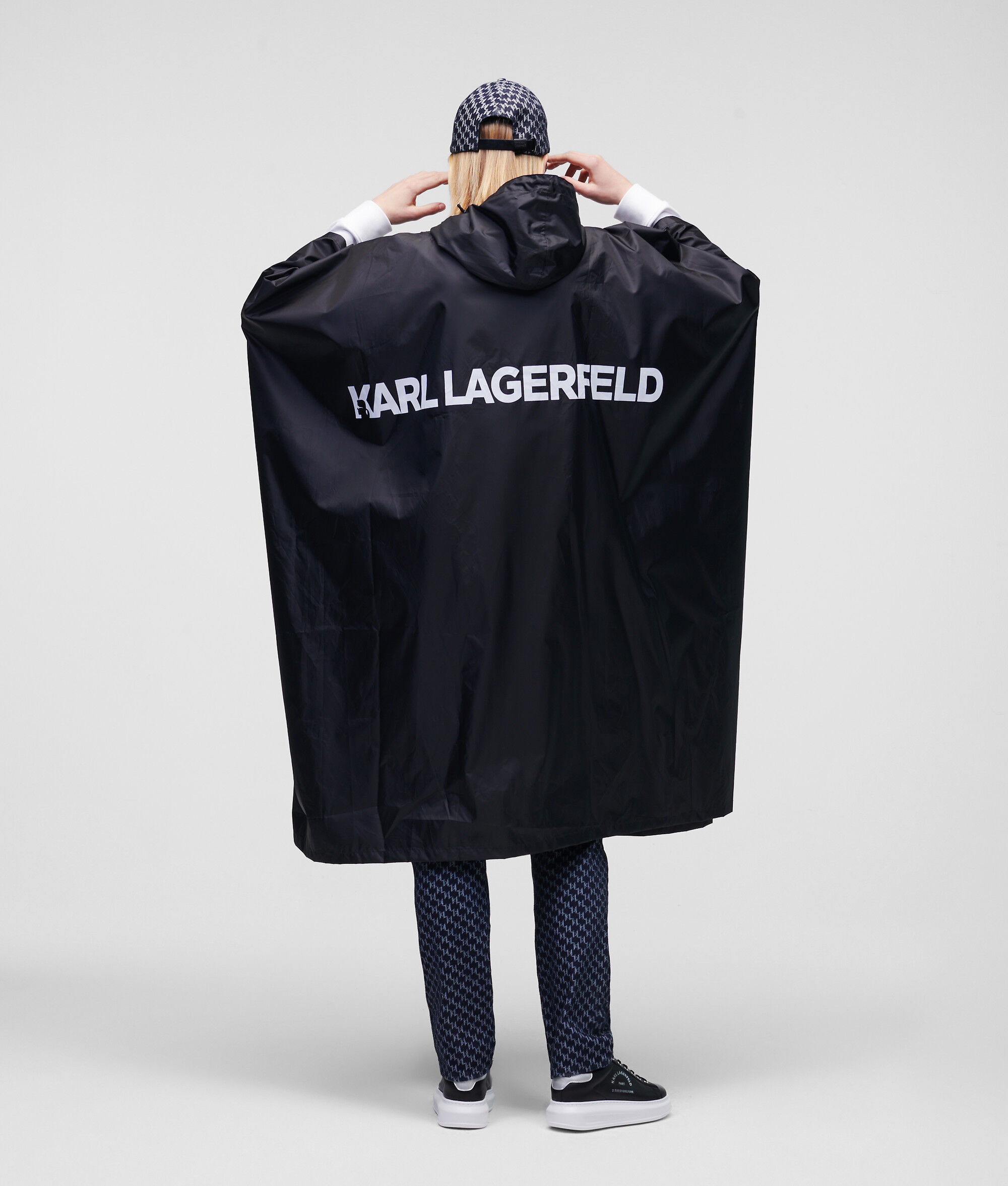 PONCHO IMPERMÉABLE AVEC LOGO KARL