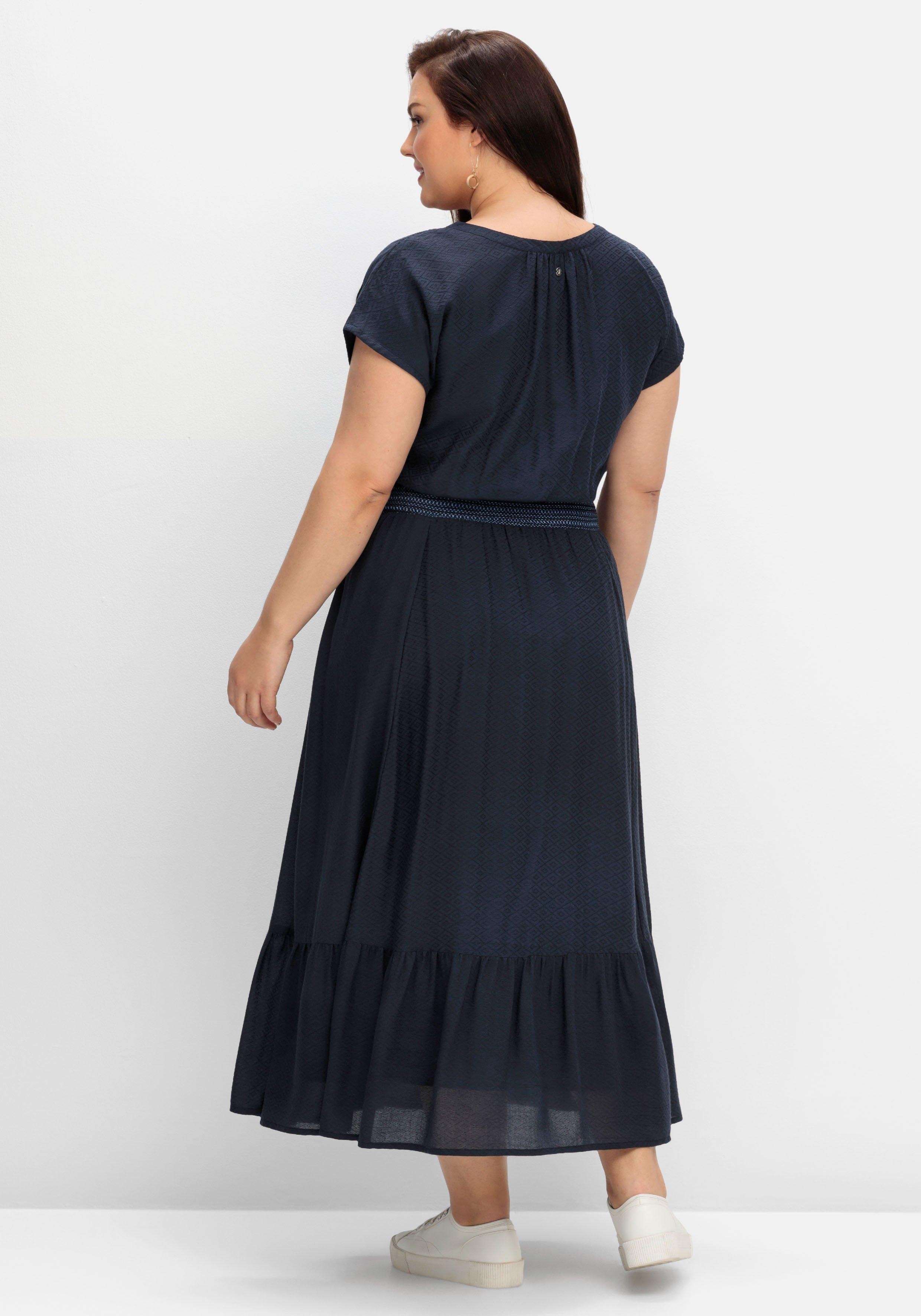 Maxikleid mit Smokbund und Volant am Saum