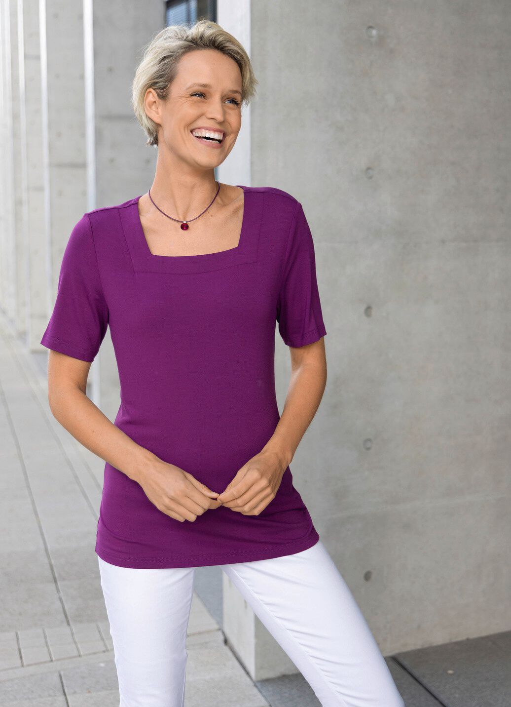 Shirt mit interessantem Halsausschnitt in 3 Farben
