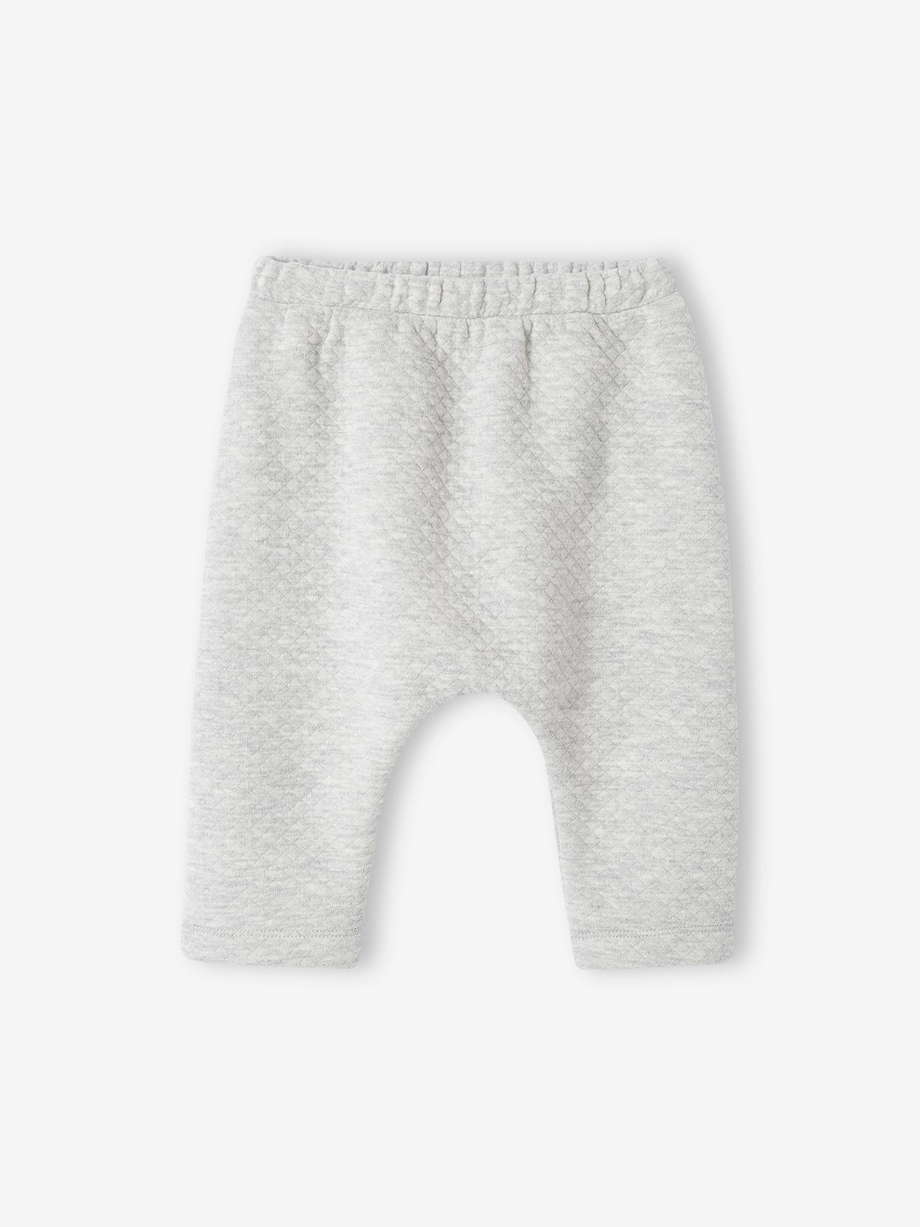 Roupa de bebê: moletom e calça bege