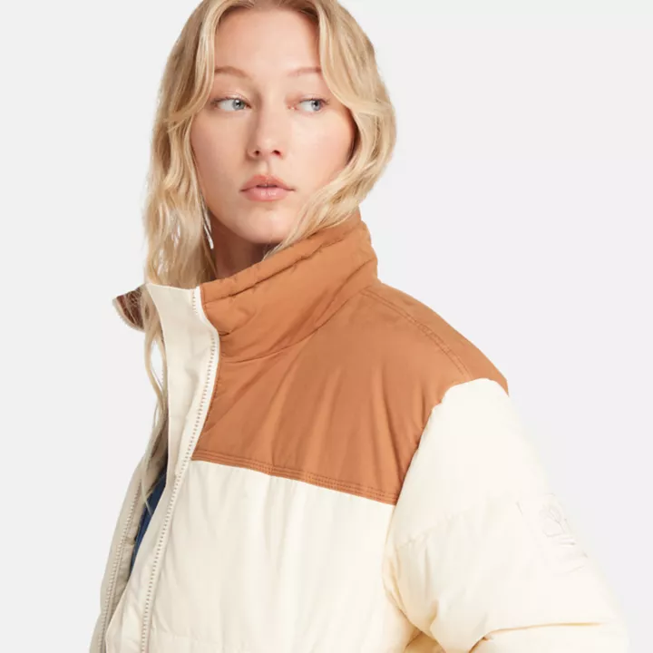 Jaqueta puffer Mountain Welsh feminina na cor bege.