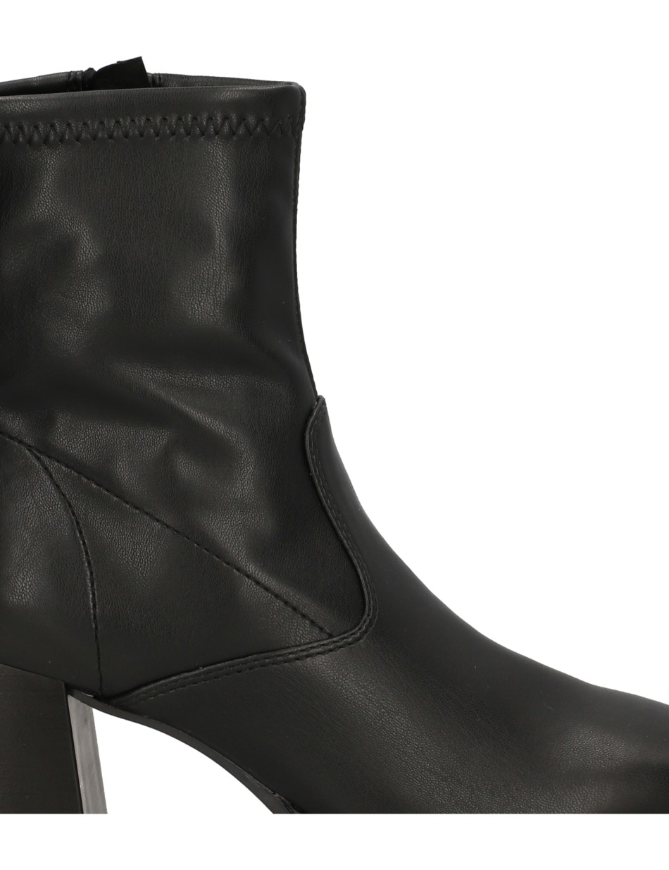 Stiefelette