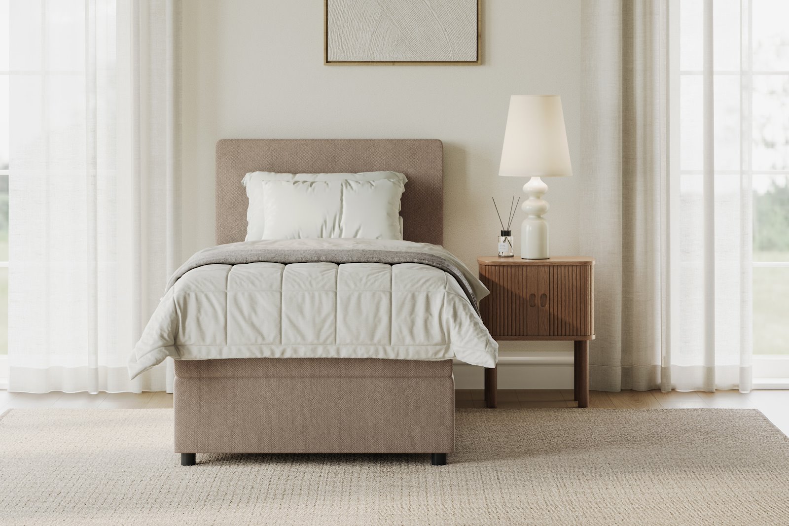 Premium 10 oppbevaringsseng 90x200 cm Magasinseng med oppbevaring, åpnes fra siden. I tekstil storm 06 mørk beige, med medium fasthetsgrad og premium 10 overmadrass, Sorte ben.