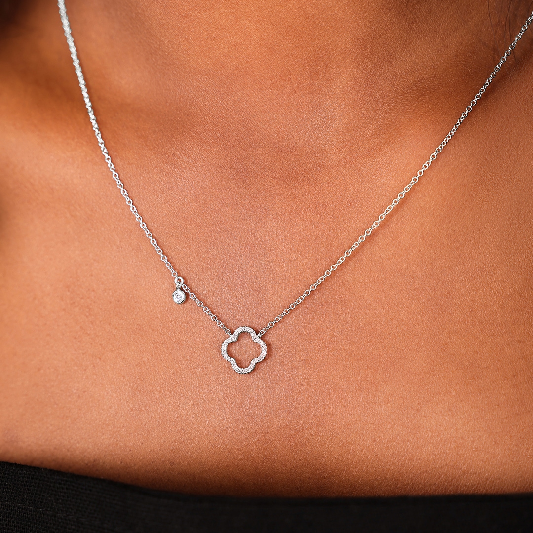 Collier 750/18 K Weissgold Kleeblatt mit Diamanten 0.09 ct H/si