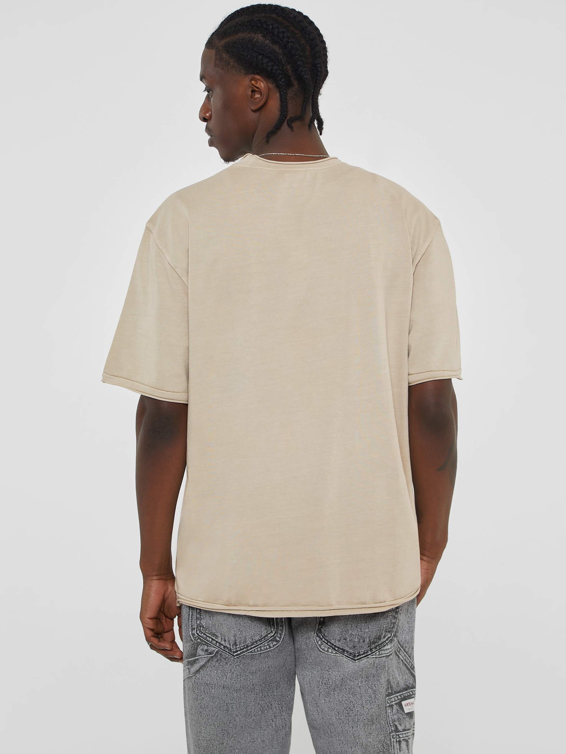 Camiseta GUESS Originals com Logo Empilhado