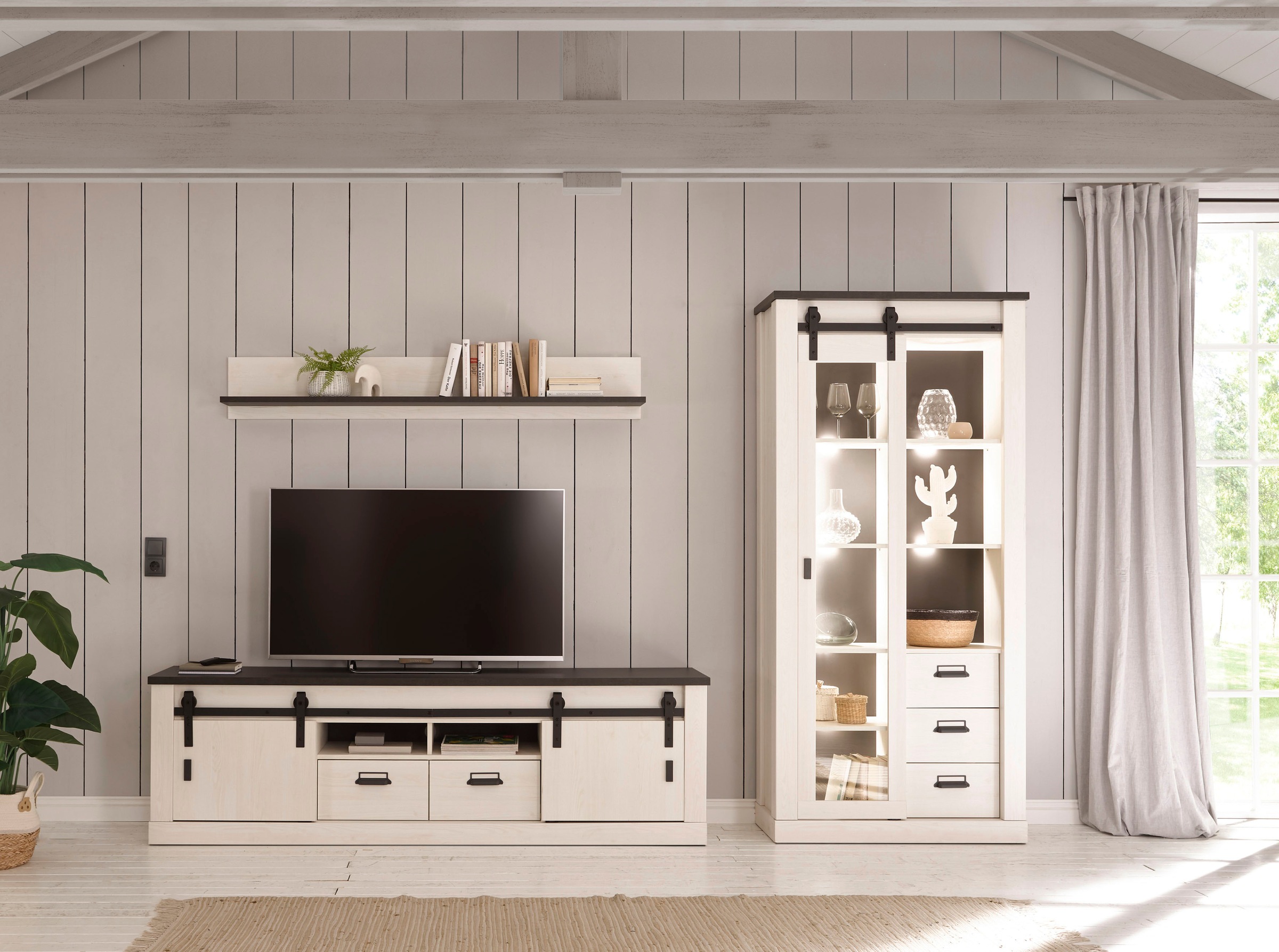 Home affaire Lowboard »SHERWOOD« modernes Holz Dekor, mit Scheunentorbeschlag aus Metall, Breite 201 cm