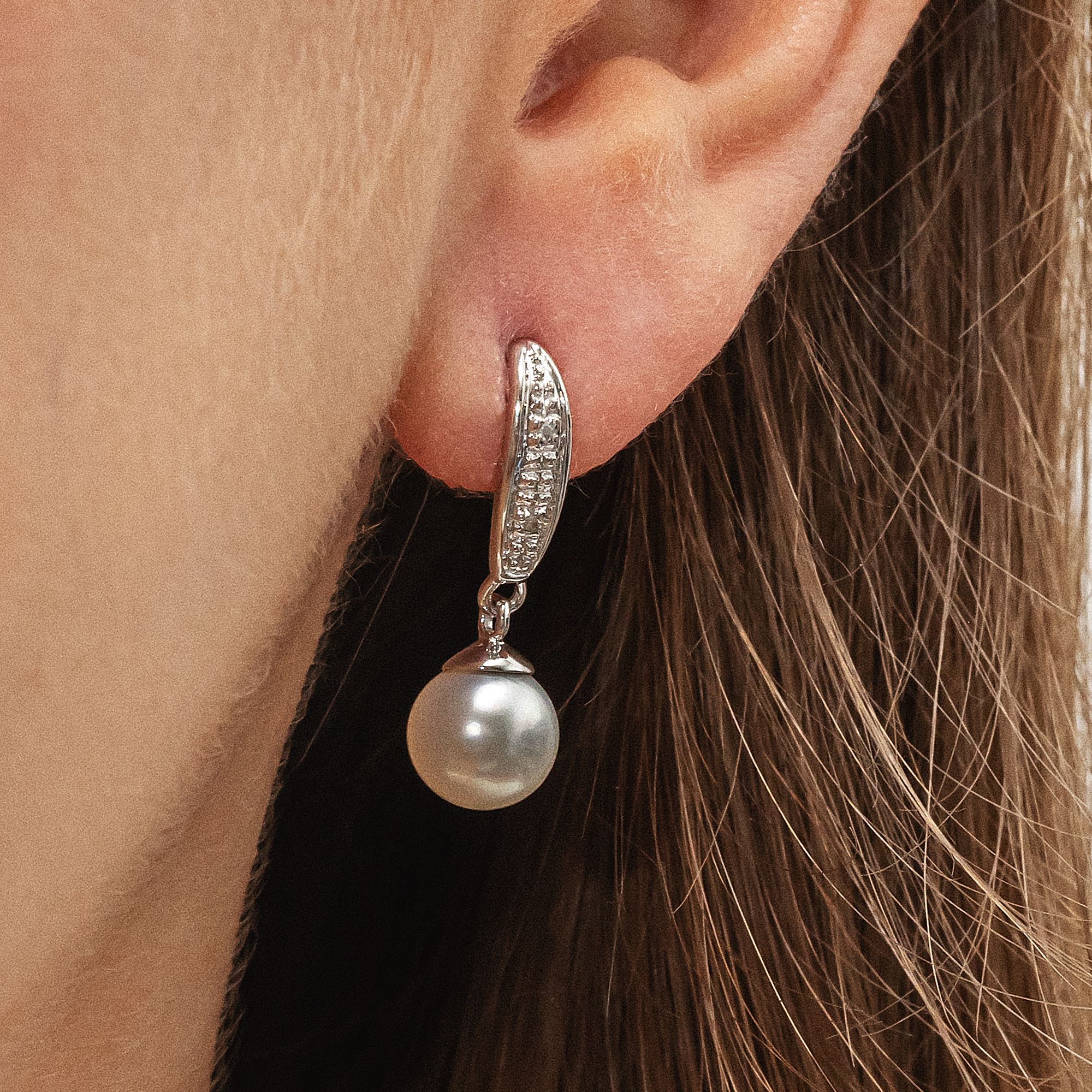 Diamonds by Ellen K. Ohrringe Gold 333 mit weißen Perlen und Diamanten 0,01ct.