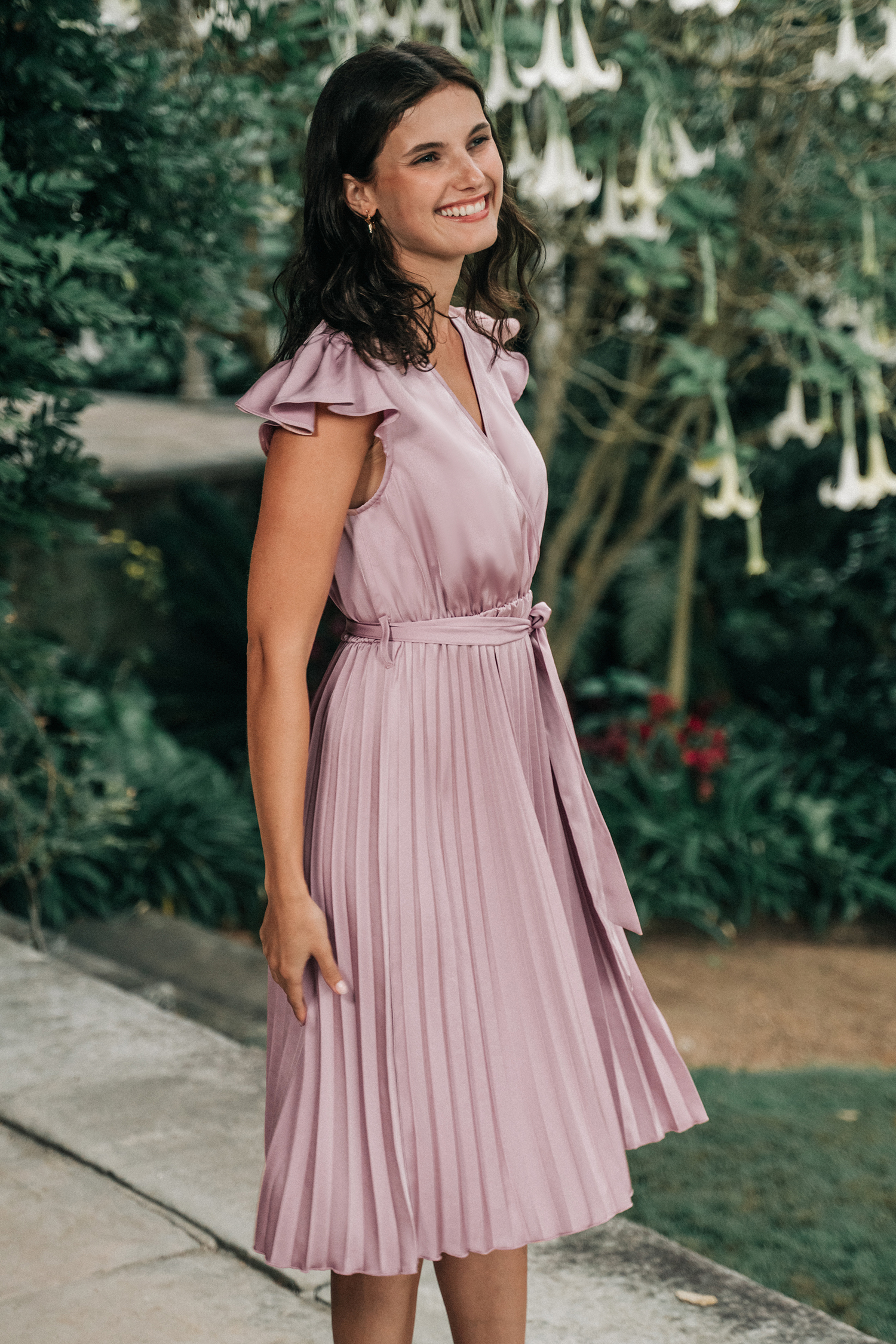 Robe plissée avec ceinture rose