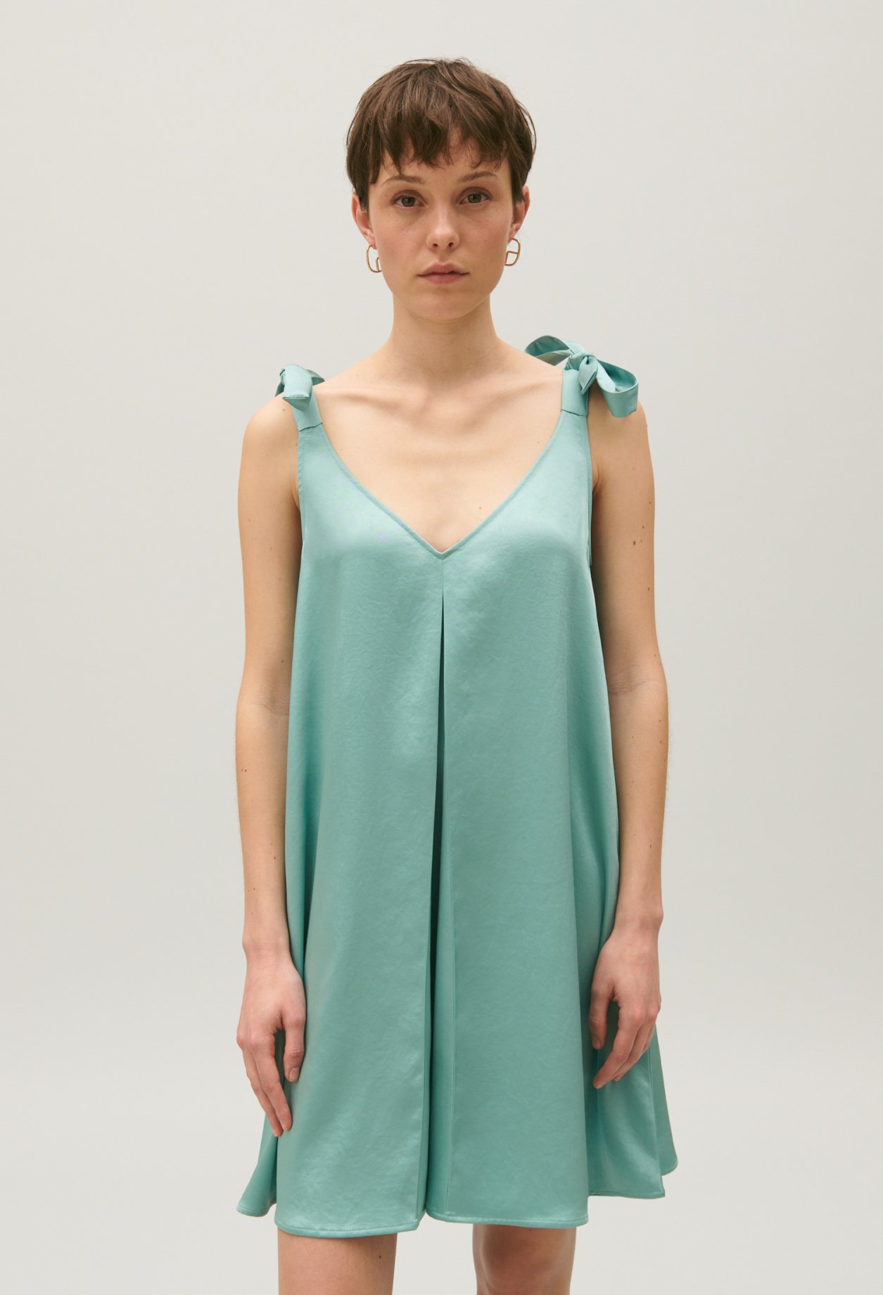 Robe courte satinee vert d'eau