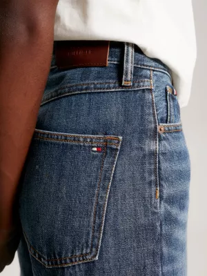 Calça jeans reta de cintura alta e modelagem relaxada