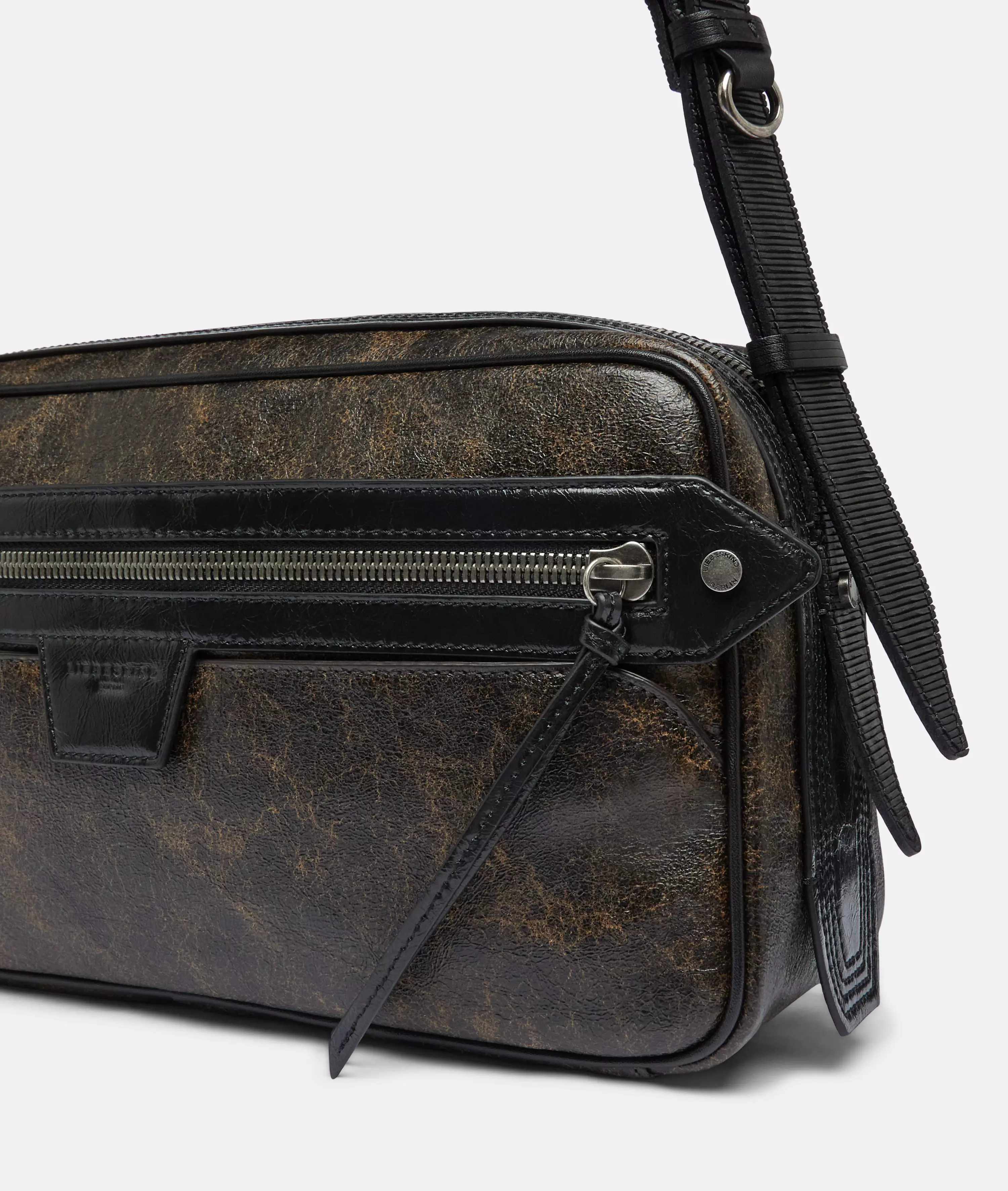 Juno Satchel M Spacious shoulder bag with a vintage look