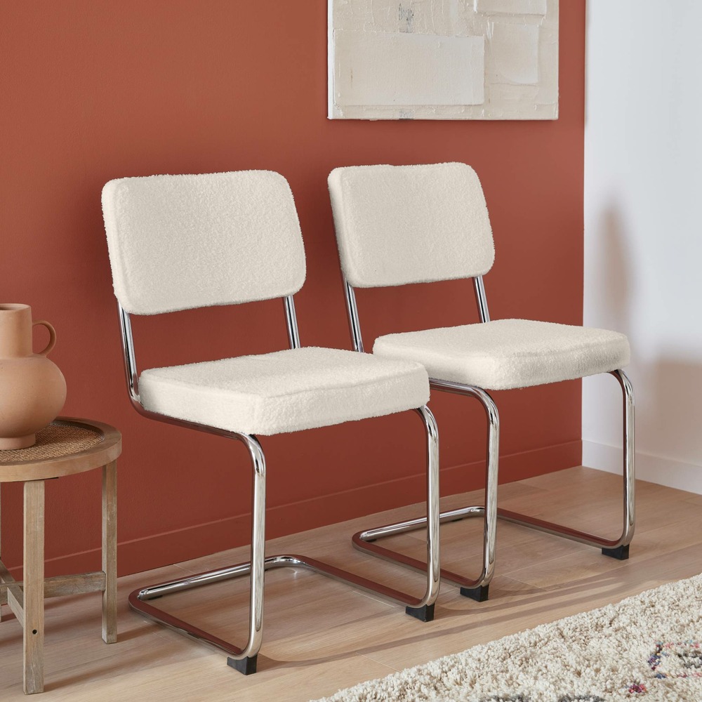 2 chaises cantilever - maja - à bouclettes couleur crème . 46 x 54.5 x 84.5cm