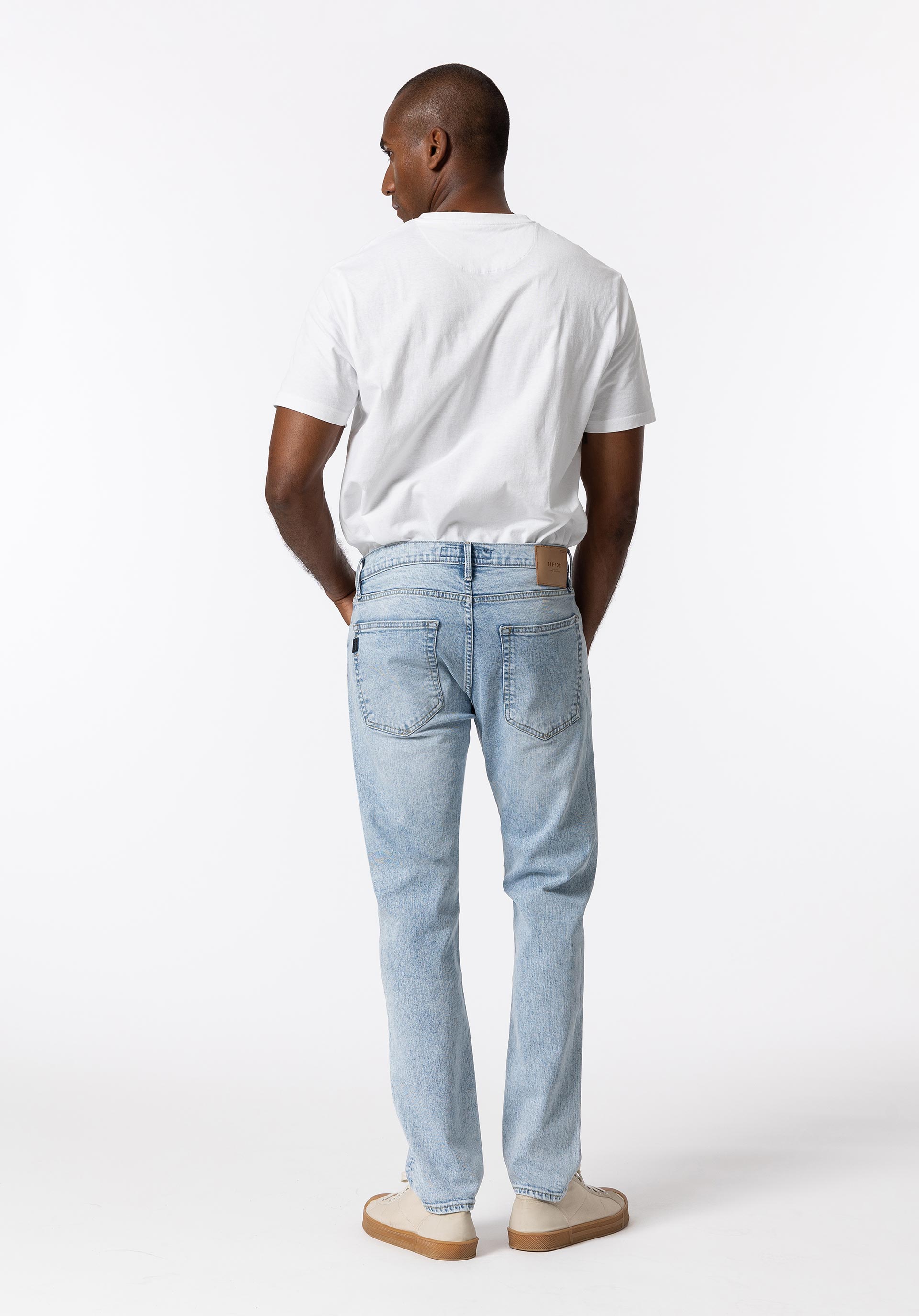 Jeans Dylan Tapered Slim Fit com Rasgões