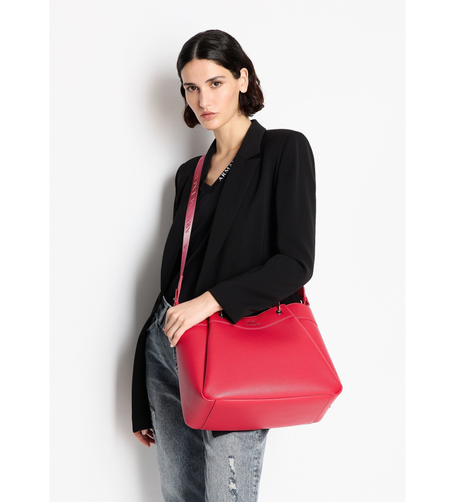 Sacola de compras vermelha da Armani Exchange