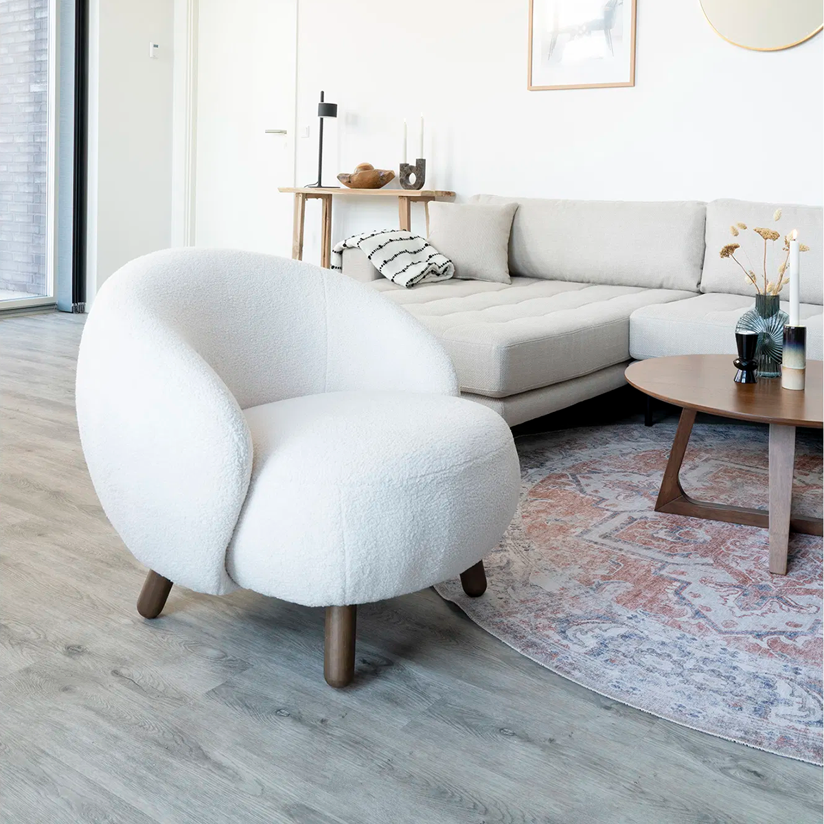 Fauteuil Mona Teddy wit - walnoot kleur poten