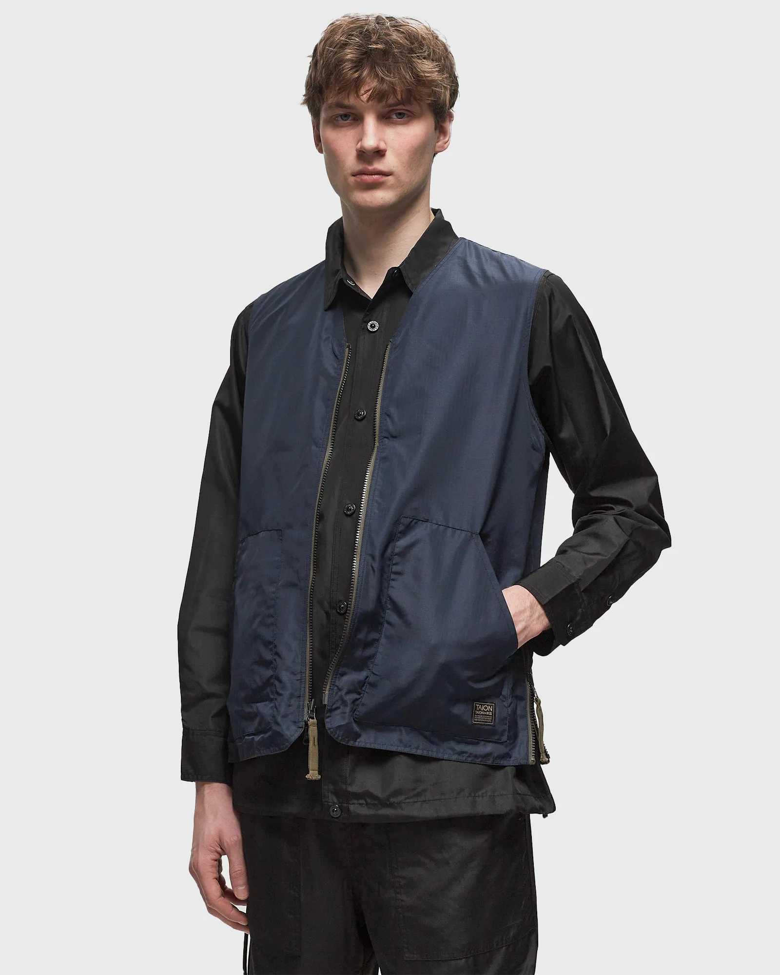 Taion MILITARY RVS V NECK VEST
