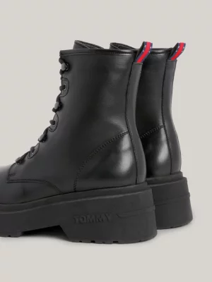 Botas robustas de couro com cadarço