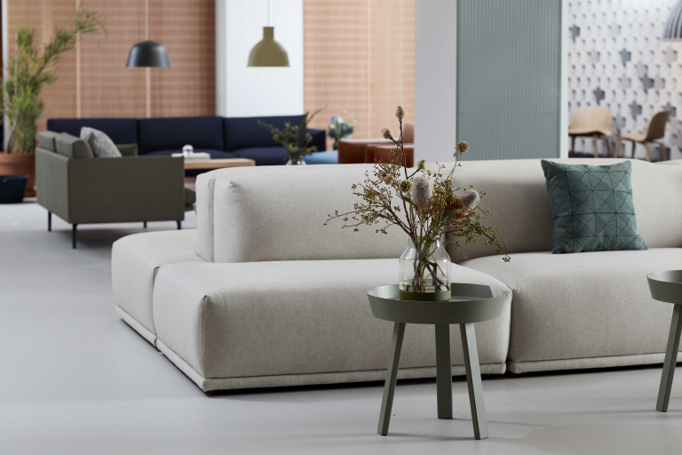 Muuto Connect bank tweezitter Steelcut Trio 515 links