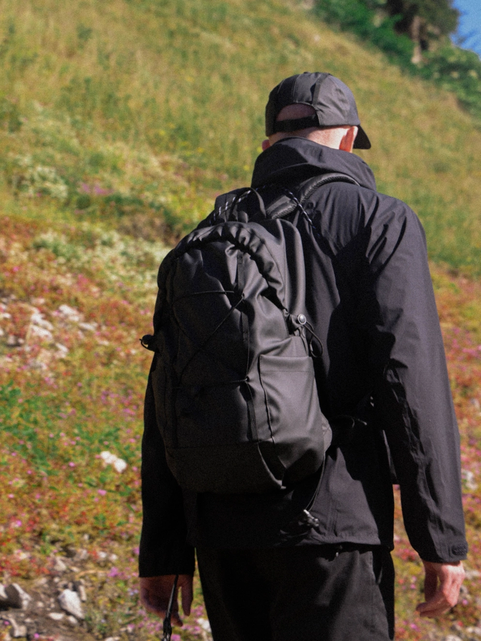 Elliker Kiln Hooded Zip Top 22L Backpack black