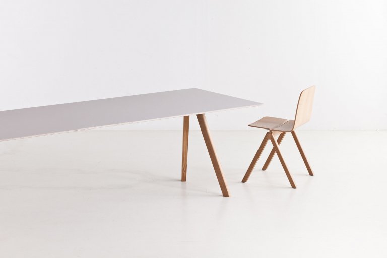 Hay Copenhague tafel CPH30 gelakt eiken 250x90 gelakt deep blue, smokey blue linoleum