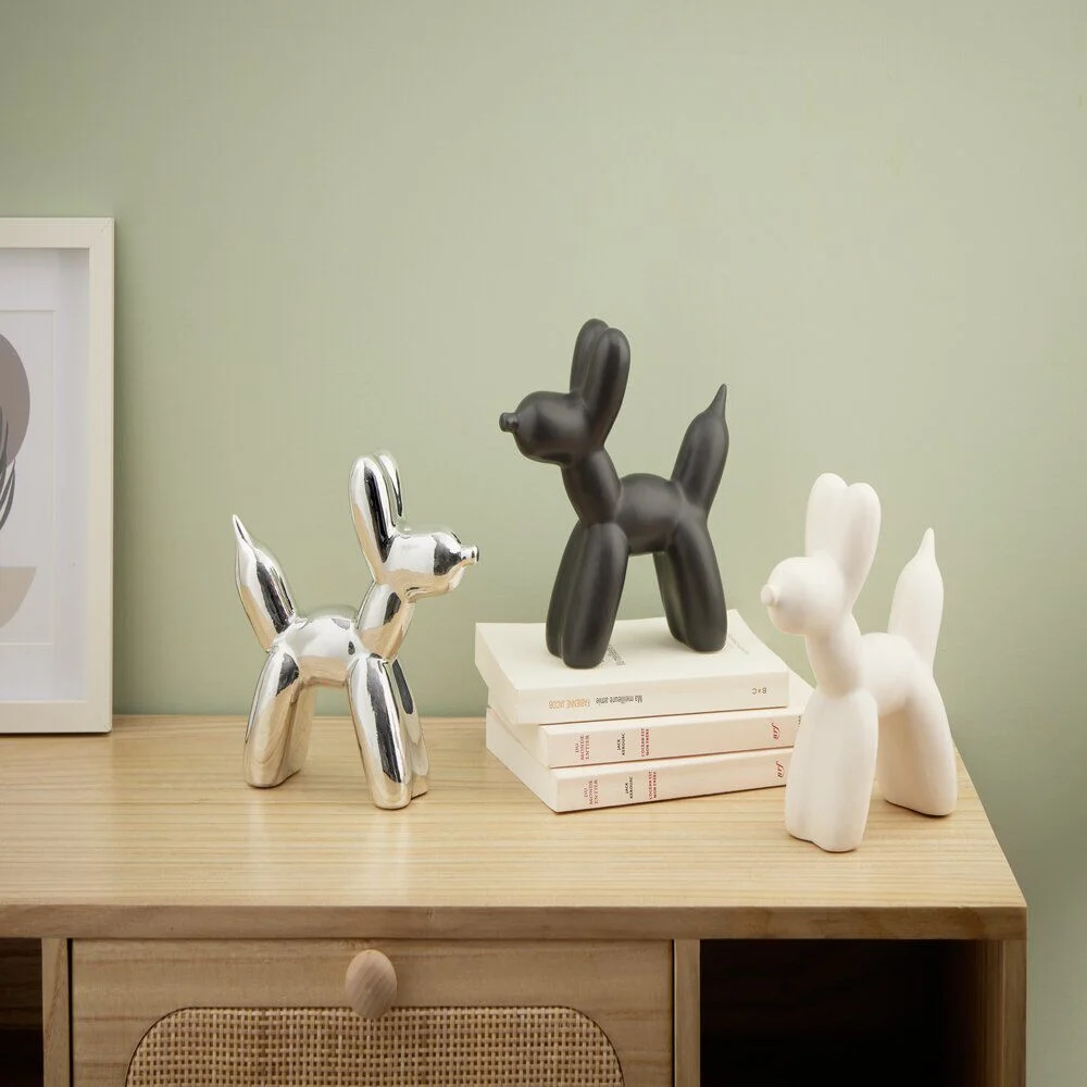 Chien céramique à poser forme ballon sculpté H16,5cm noir ou blanc  - 2 modèles