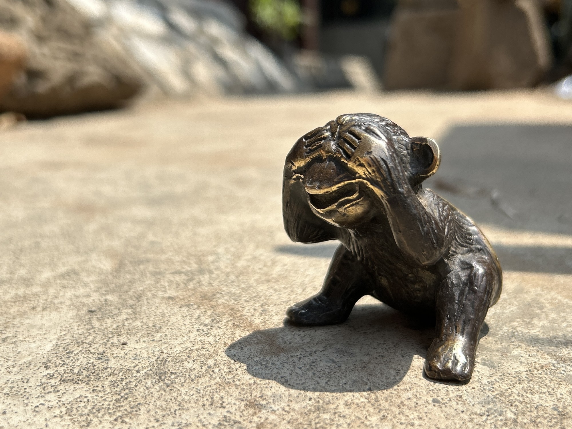 Bronze-Figur 'Affe', H 7 cm, B 5 cm, L 6 cm von fischer's lagerhaus