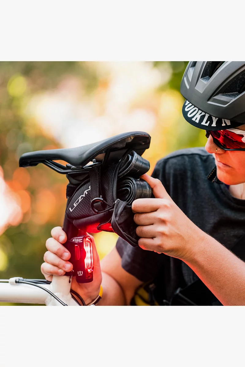 Lezyne M-Caddy Loaded Satteltasche + Werkzeug Set