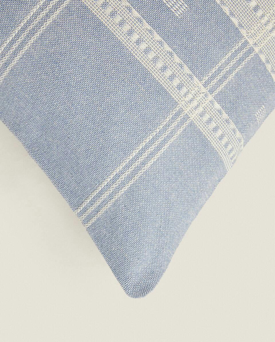 CAPA DE ALMOFADA GEOMÉTRICA EM JACQUARD