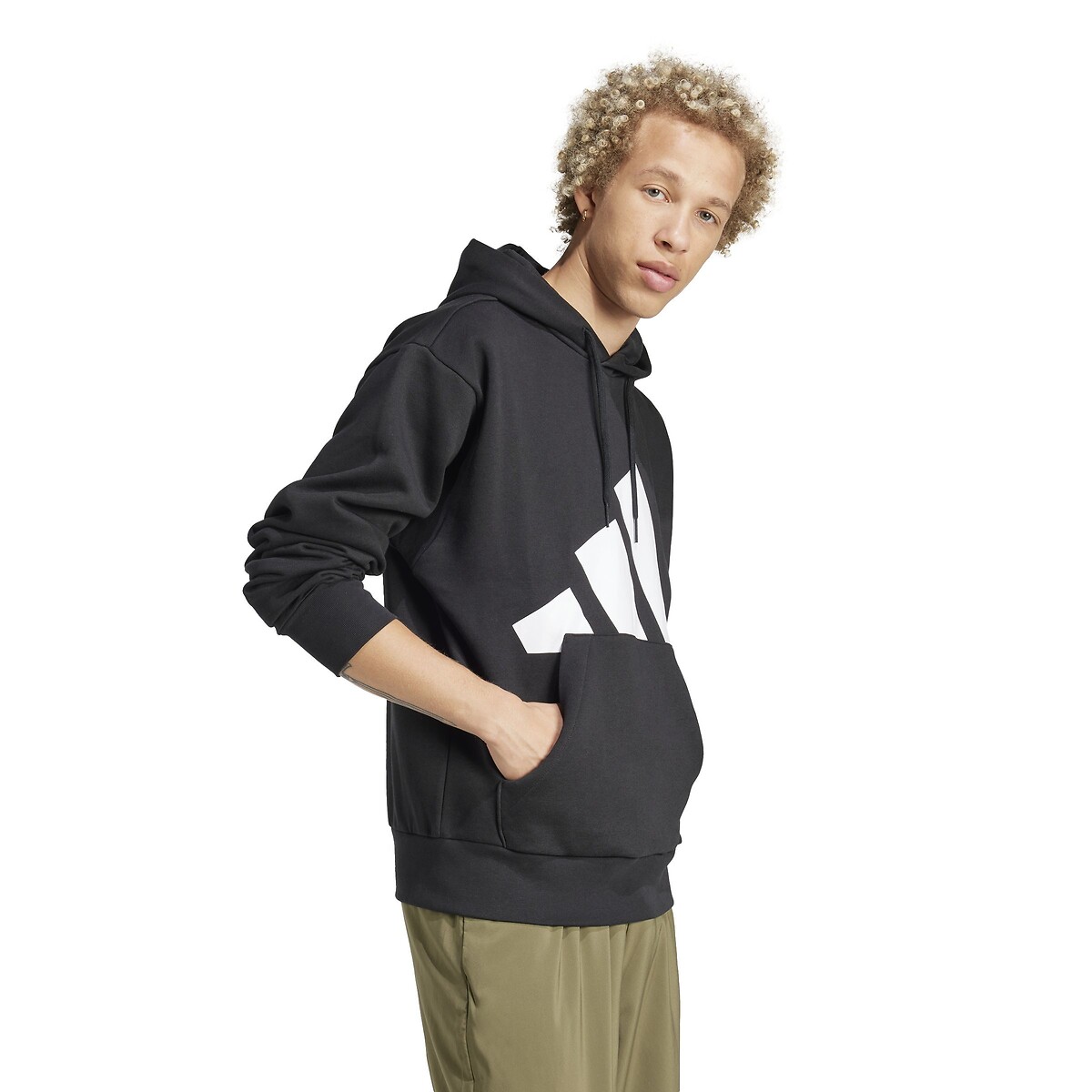 ROUPAS ESPORTIVAS ADIDAS<br>Moletom com capuz em feltro da Essentiel com logotipo grande