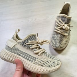 Watch me go - Twinning - milktea/grey