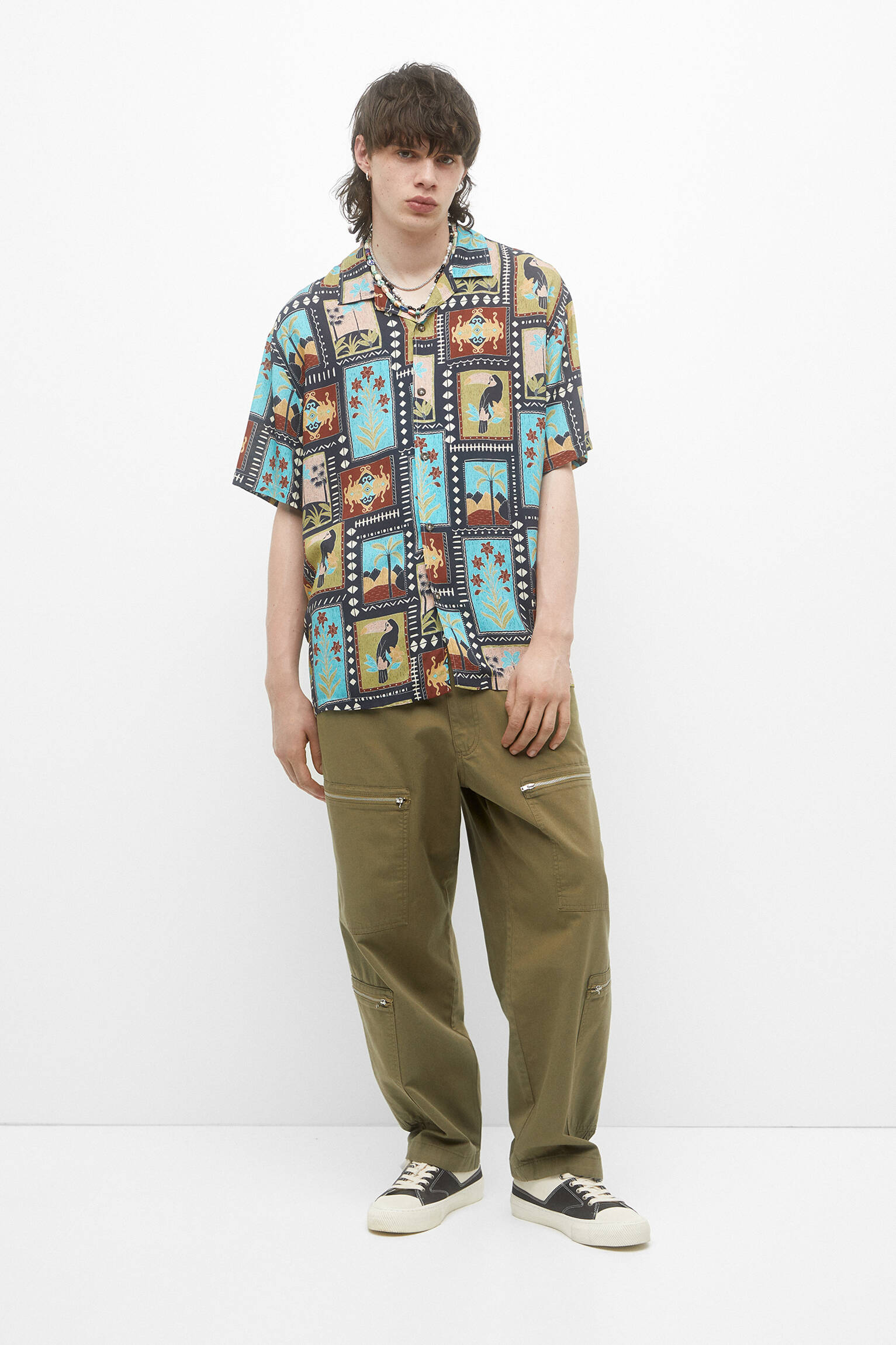 CAMISA ESTAMPADA DE MANGA CURTA - PRETA
