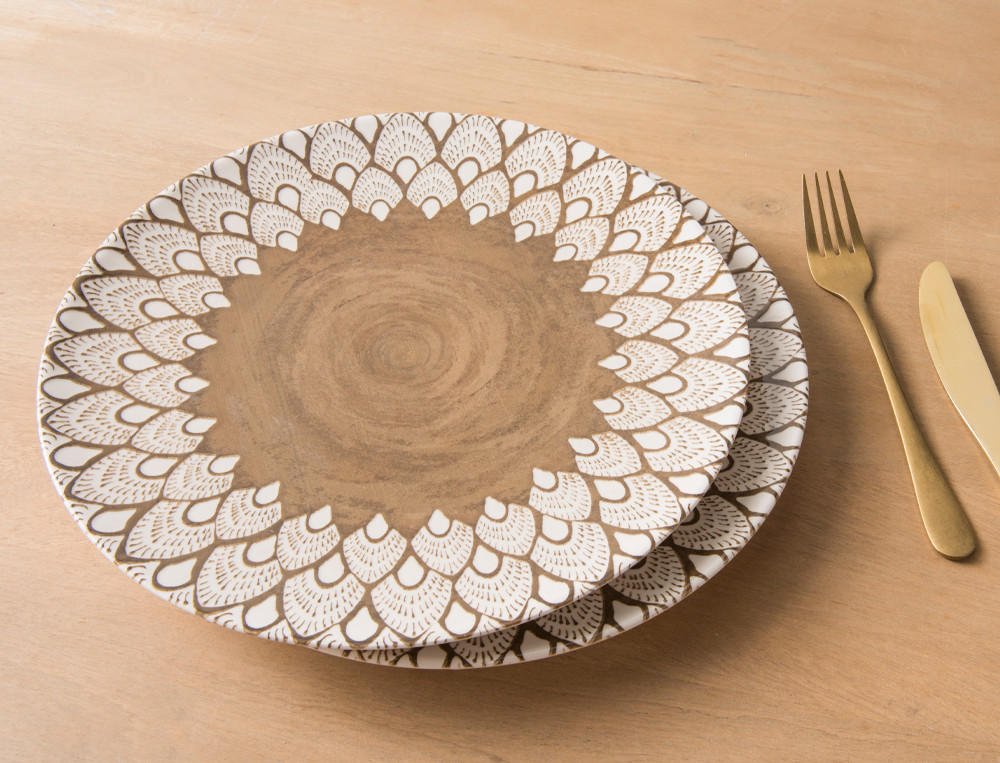 Lot de 2 assiettes plates-D'or et de fleurs