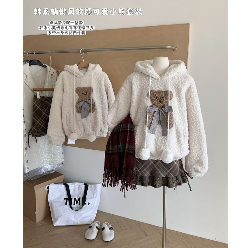 Dute - Set: Fleece hoodie met beerpatroon + geruite mini-A-lijn rok met hoge taille en ruches
