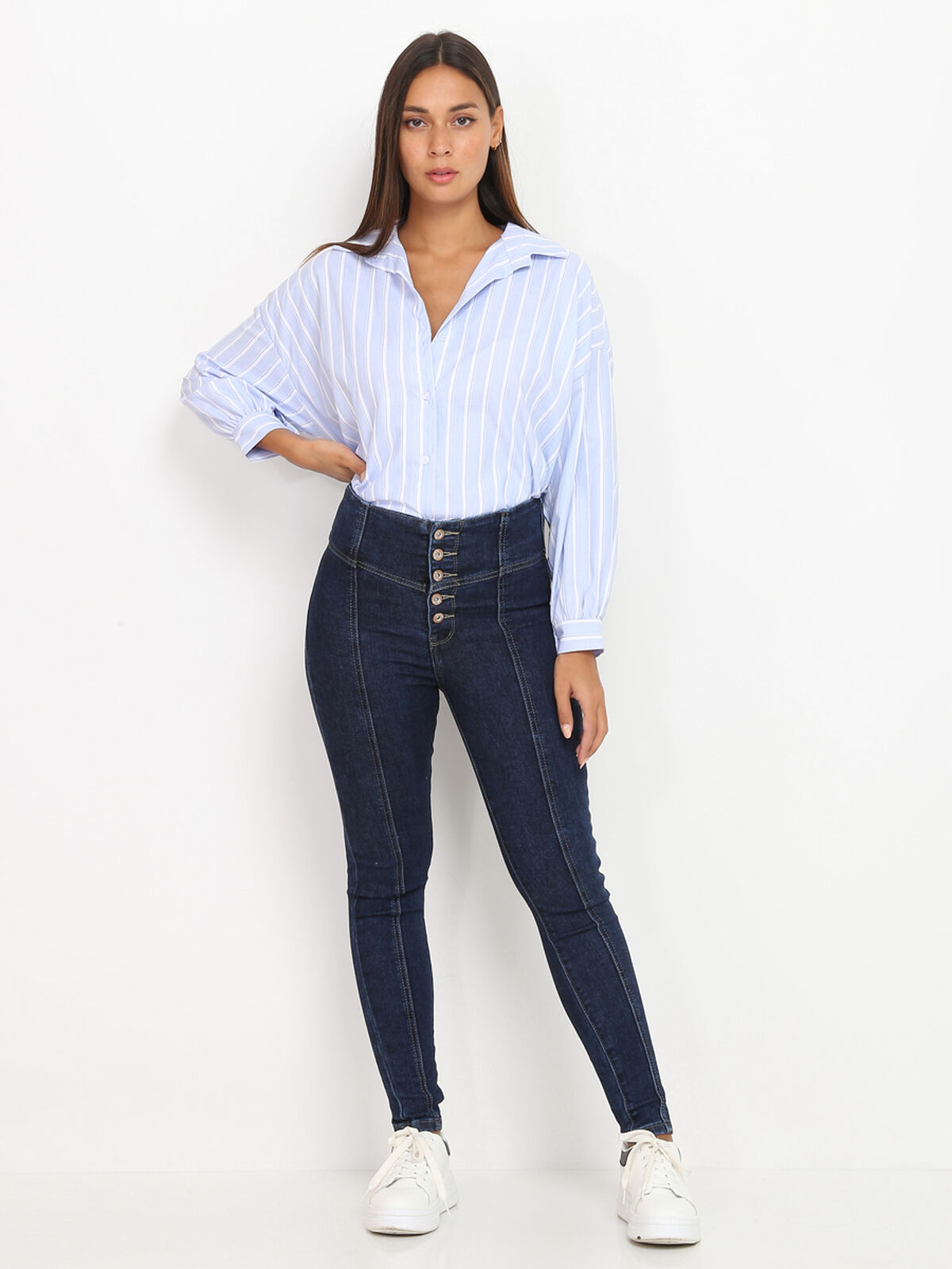 Jeans à boutons et surpiqûres- Bleu foncé
