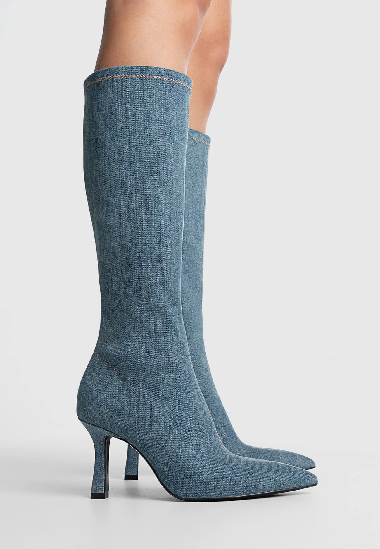 Botas de salto alto tamanho XL em jeans elástico