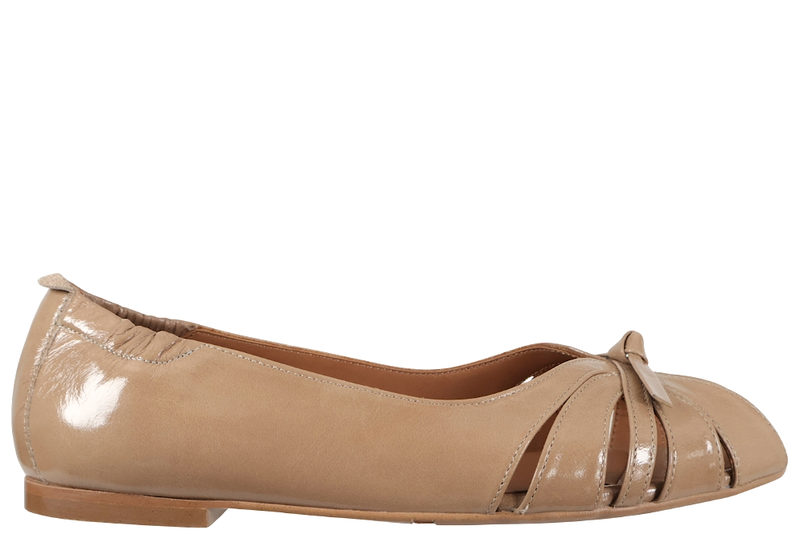 BILLI BI BALLERINA I BEIGE SKIND MED LAK LOOK