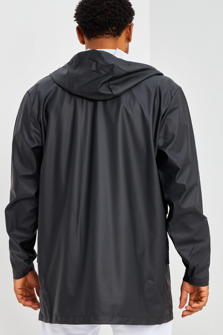 Veste mi-longue noire à capuche en simili cuir mat