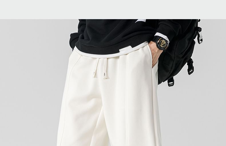 Dandyluxe - Cropped harem-joggingbroek met trekkoord en geborduurde letters