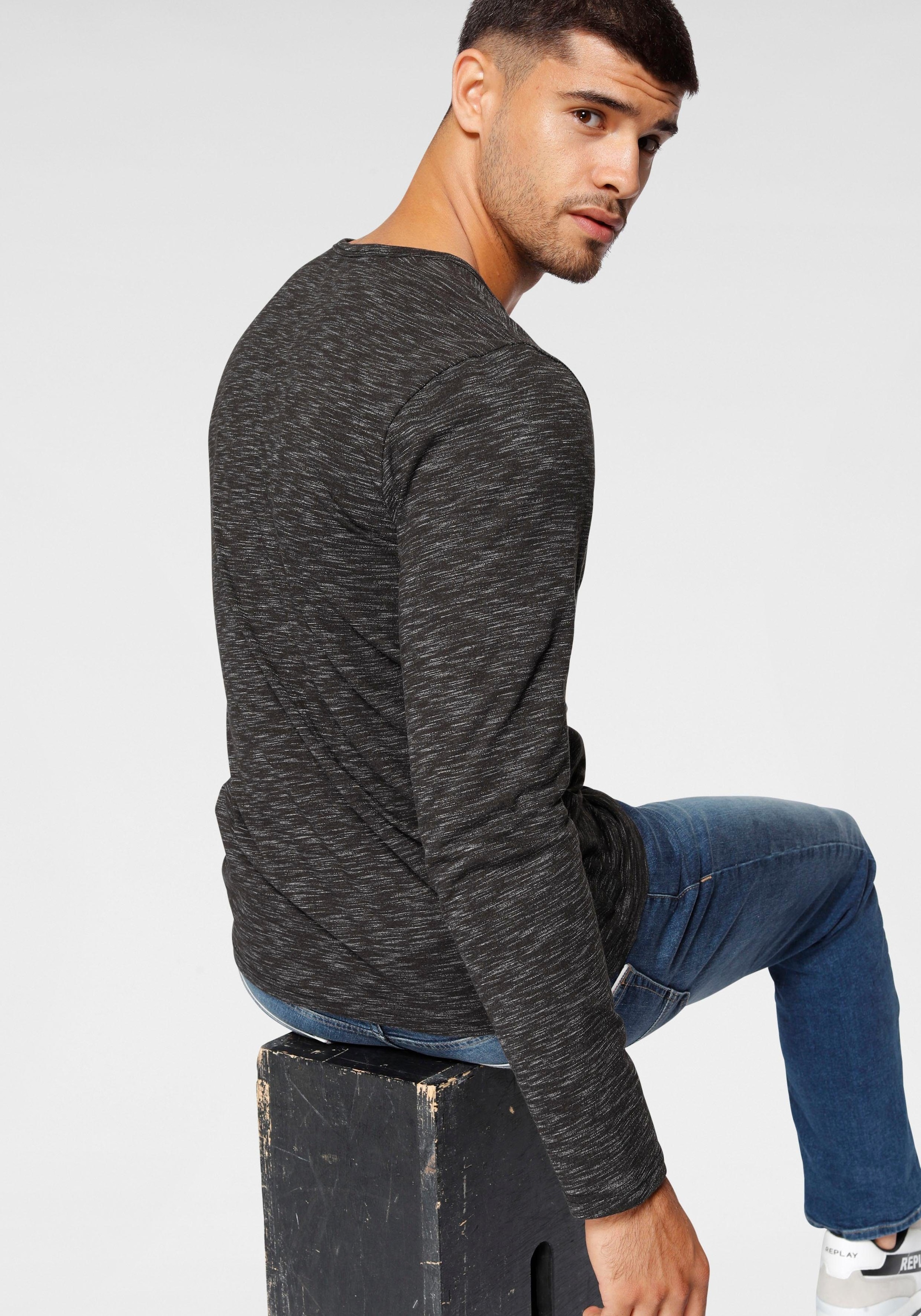 Bruno Banani Langarmshirt schmale Passform,  melierte Optik und Druck