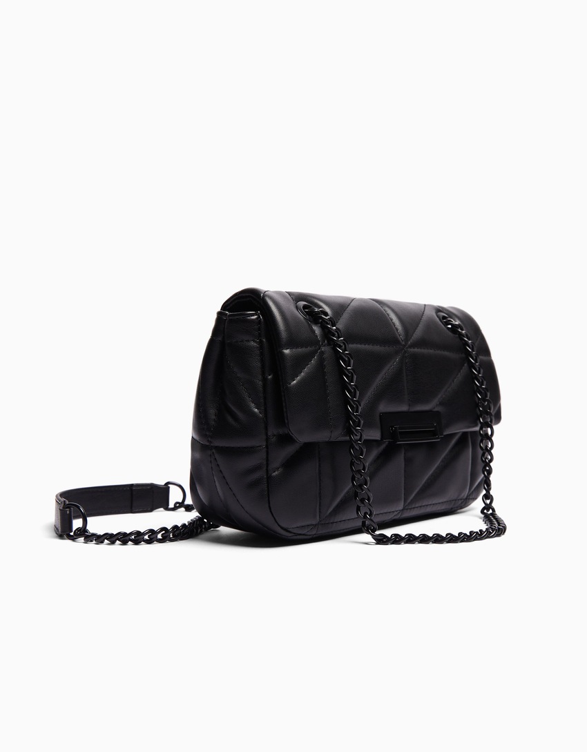 Bolsa transversal multifuncional acolchoada com corrente.
