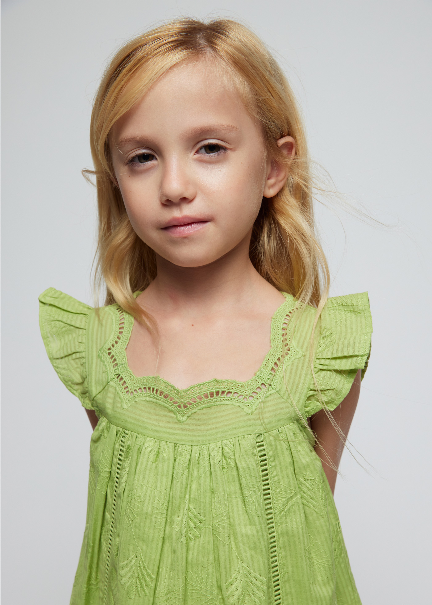Vestido bordado Better Cotton para meninas
