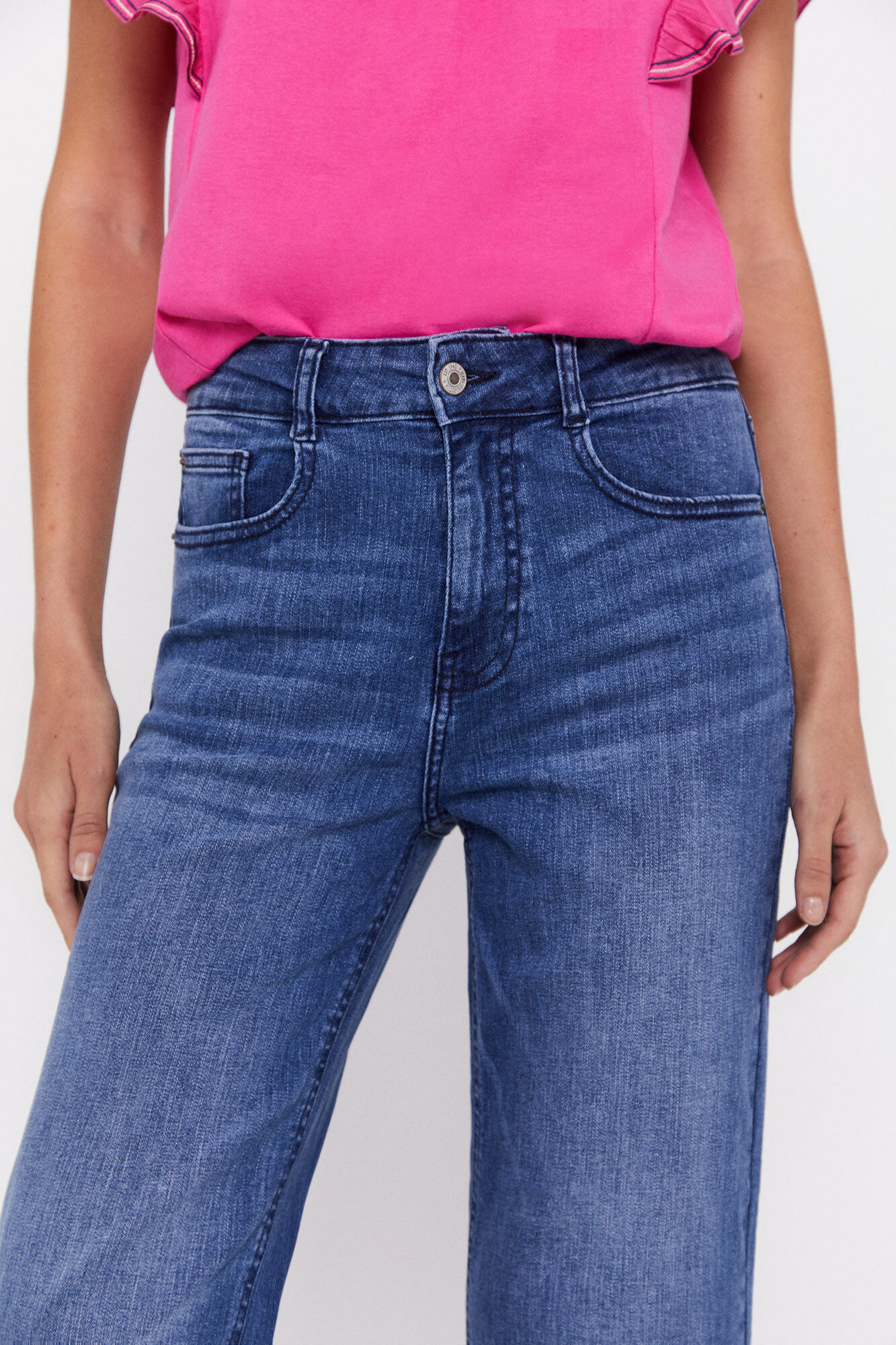 Calça jeans cropped reta bordada - Azul