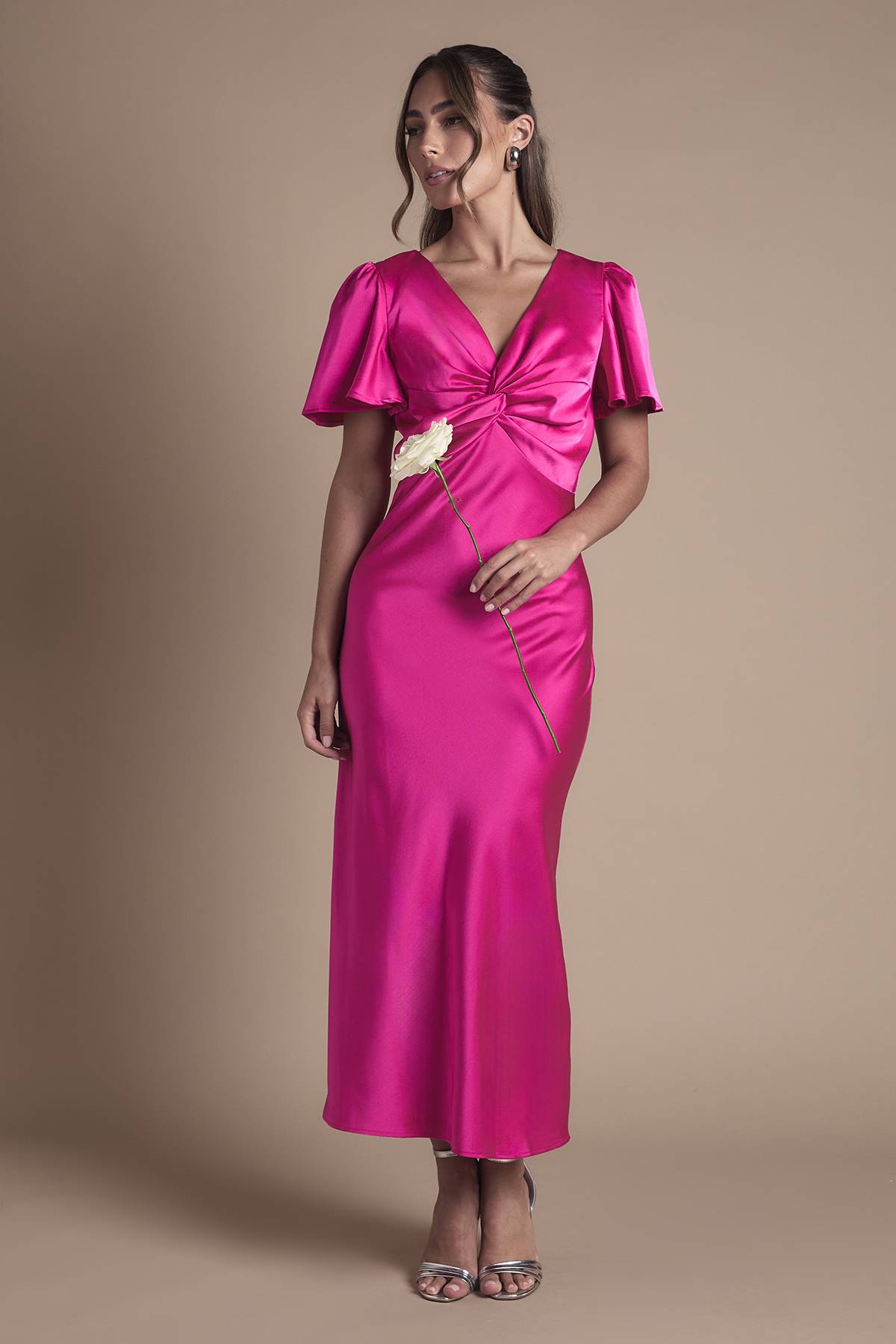 Oasis Robe de Demoiselle d'Honneur Mi-Longue en Satin à Manches Papillon et Drapé Croisé