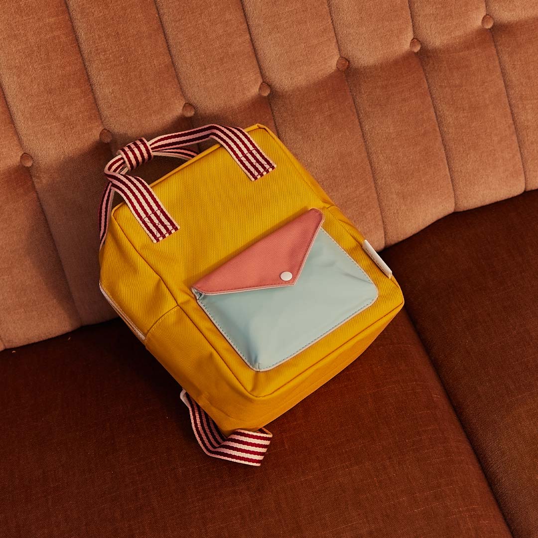 sticky lemon peuterrugzak envelope - submarine yellow - 26 cm