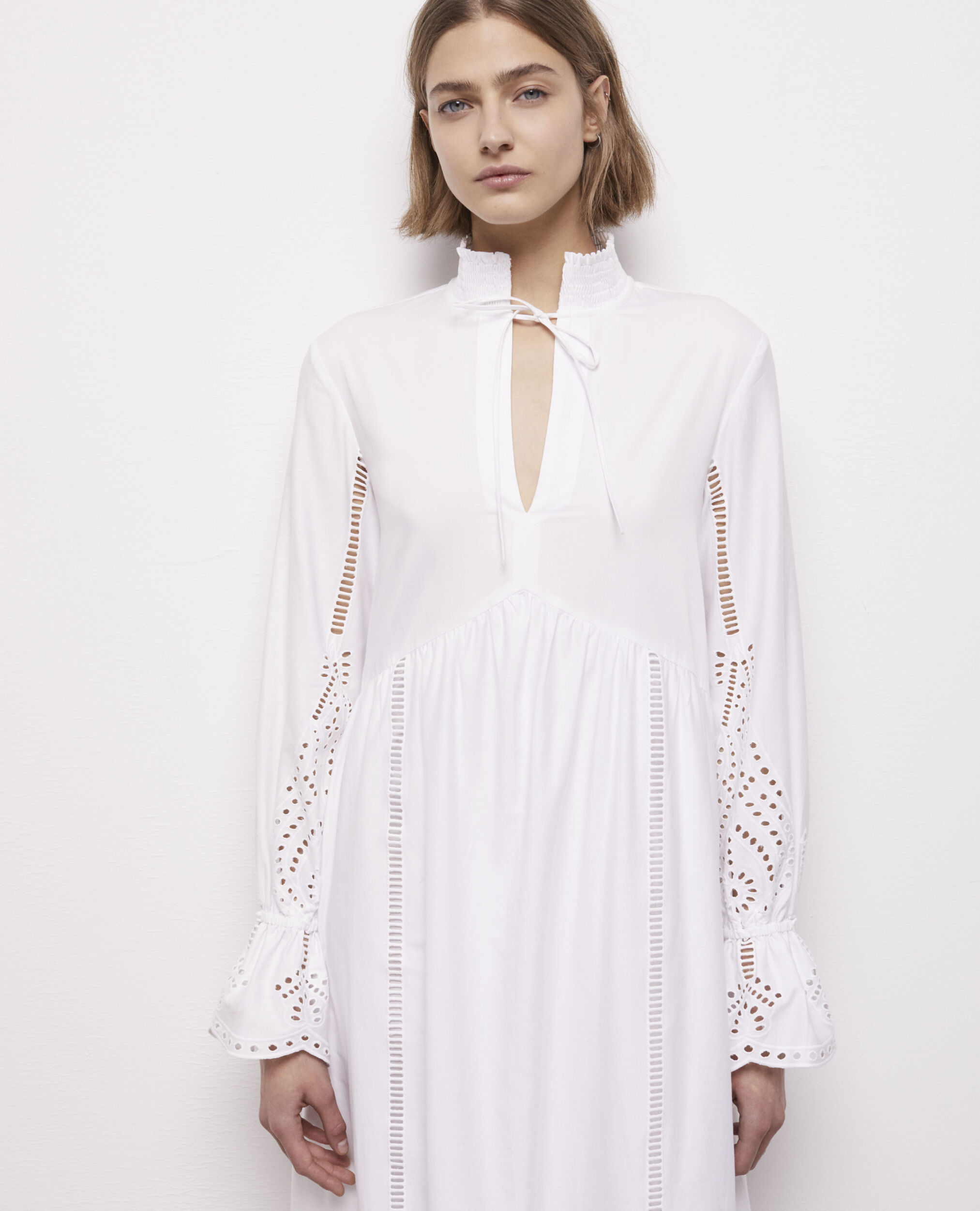Robe longue blanche avec broderie Anglaise